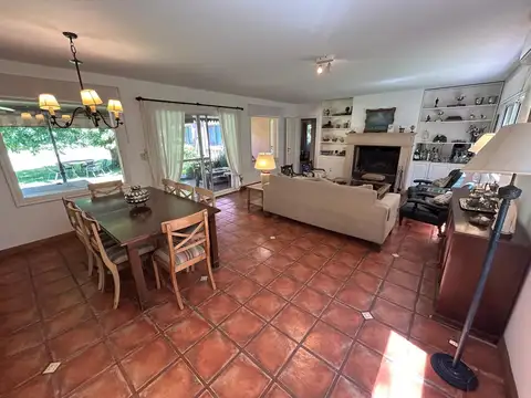 Casa 7 ambientes con 3 baños