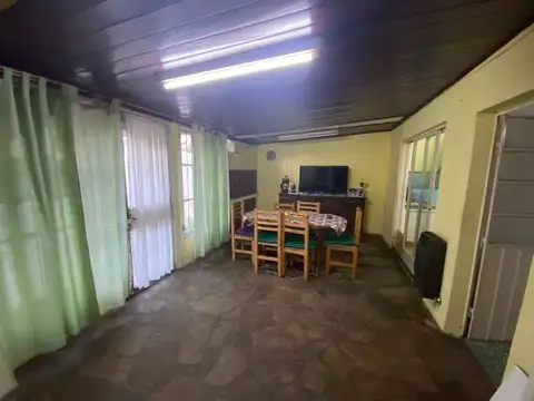 Casa 2 ambientes con 1 baño