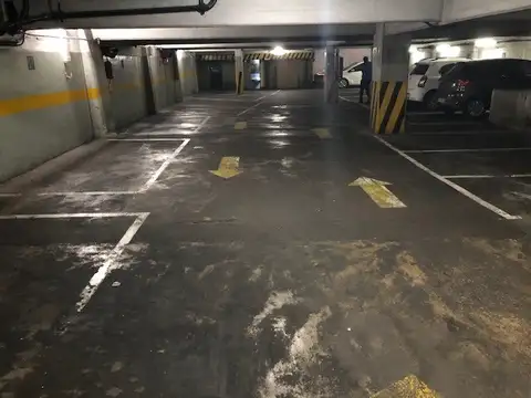 Galpon/garage mixtura 4 1500m2, 100 autos, Oportunidad