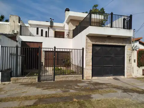 CASA EN VENTA EN DOS PLANTAS EN JOSE C PAZ