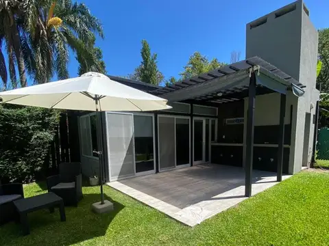 EXCELENTE LOTE CON QUINCHO Y PILETA EN MUY BUENA ZONA DE FUNES