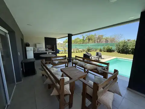 Casa en Venta en Pilar del Este - Santa Emilia, USD 197.000