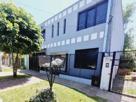 Venta casa 4 ambientes con pileta con Lote de 10x 40