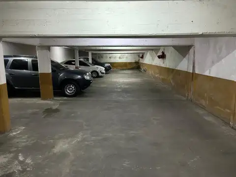 3 COCHERAS UBICADAS EN  EDIFICIO RESIDENCIAL