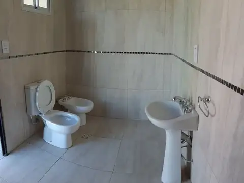 Casa 3 ambientes con 2 baños