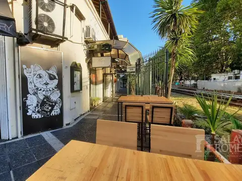 Local comercial en venta Galeria frente a la estación Olivos