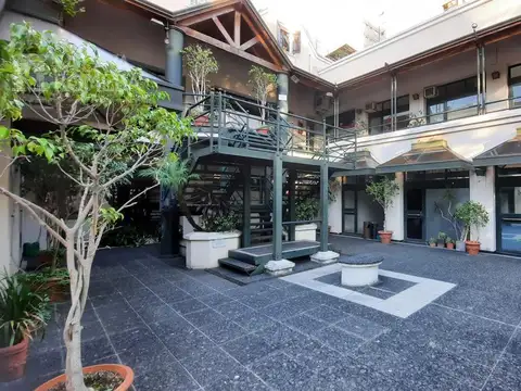 Local comercial en venta Galeria frente a la estación Olivos