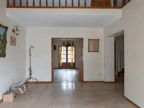 Casa 11 ambientes con 3 baños