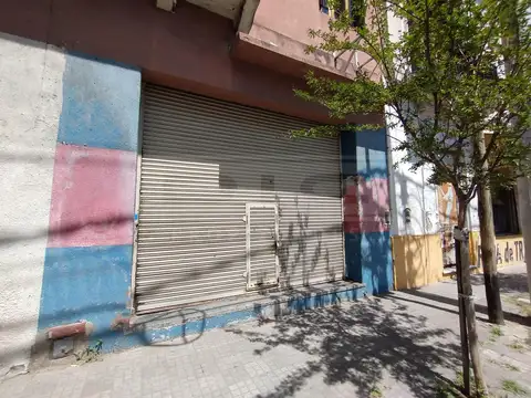 Av. Peron 15, entre Colón y Las Heras