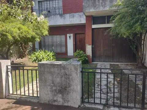Venta casa Haedo 5 ambientes