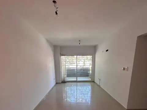 EN ALQUILER DEPTO 3 AMB C/COCHERA - COGHLAN