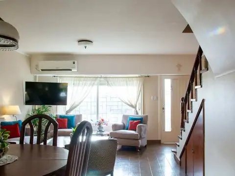 Depto Tipo Casa 4 ambientes con 2 baños