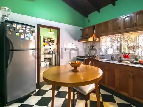 Casa en Venta con 3 cocheras