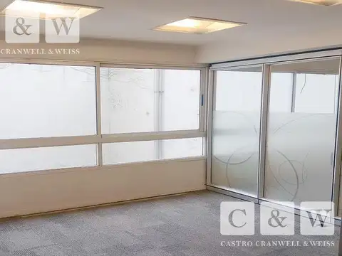 Oficina en Alquiler con 3 cocheras