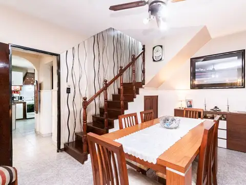VENTA CASA 4 AMB CON COCHERA CUBIERTA Y QUINCHO