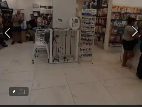 LOCAL COMERCIAL EN MORON EXCELENTE UBICACION