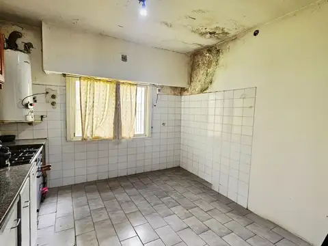 Casa 6 ambientes con 2 baños