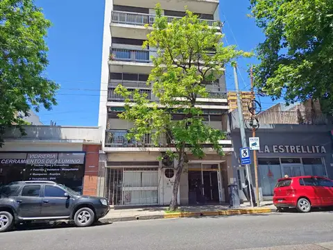 Venta de local comercial en Villa del Parque