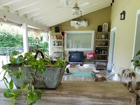 Casa en Venta con 2 cocheras