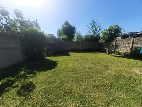 Casa en venta en San Vicente parque libre, 3 ambientes, entrada autos