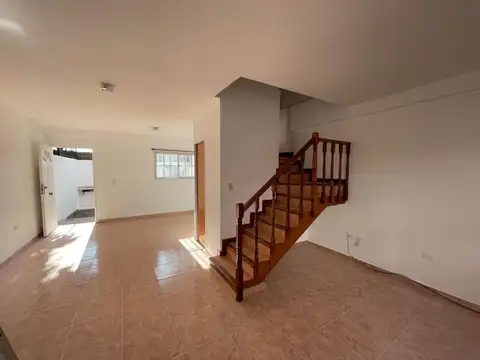 Casa en Alquiler en Bernal, $ 1.000.000