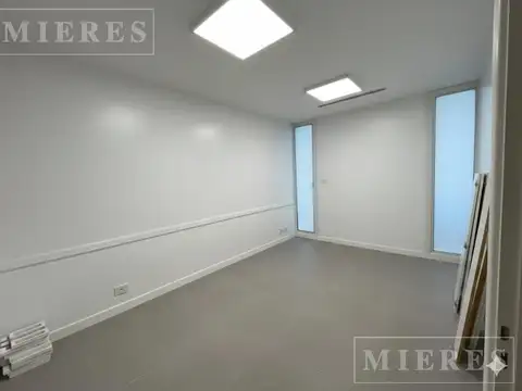 Oficina en Alquiler con 2 cocheras