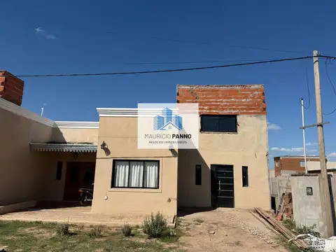 Casa en venta de 2 dormitorios c/ cochera en Capitán Sarmiento