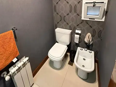 Casa 10 ambientes con 6 baños