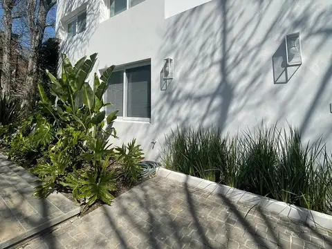 Casa en Venta en Abril Club De Campo, USD 1.070.000