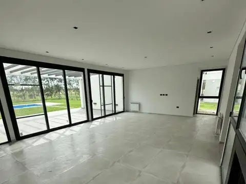 Casa 4 ambientes con 4 baños