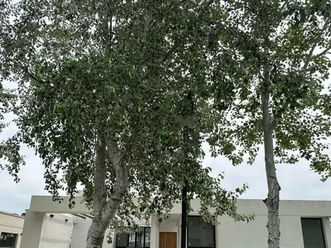 VENTA Casa 4 Ambientes en HARAS DEL SUR III con pileta y amenities de primera calidad en el Barrio