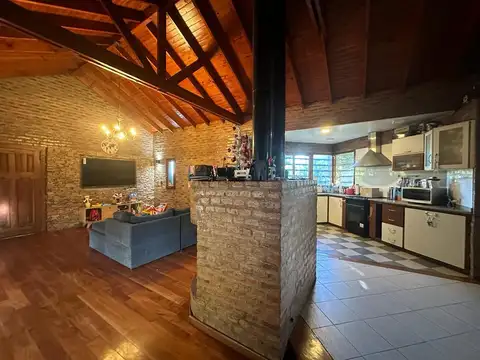 Casa en Venta con 2 cocheras