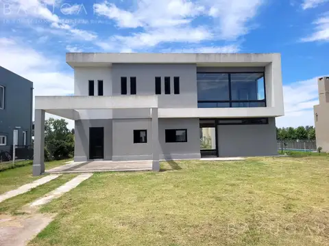 Venta - Casa en Barrio Chateau Pilar - En Construcción
