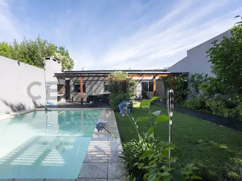 CASA EN VENTA  EN LA PLATA DE 3 DORMITORIOS PARQUE Y PILETA