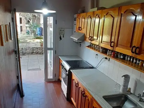 Casa 8 ambientes con 3 baños