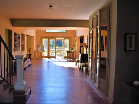 Casa en Alquiler Temporal con 4 cocheras