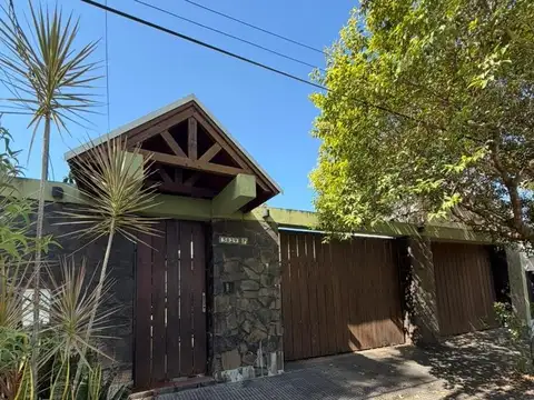 CF1337 - CASA EN VENTA - 3 DORMITORIOS - ZONA B° PRIVADO PANAMBÍ