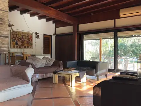 Casa en venta-Los Naranjos-2.900m Lote-Pileta-5 Amb.