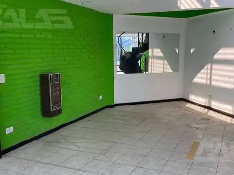 Local en  Ituzaingo Norte frente a la plaza