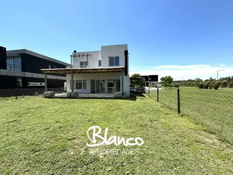 Puertos del Lago - Araucarias -