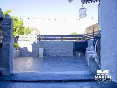 Casa, deptos y locales en venta: 4 viviendas   2 locales en block en S.Isidro Alto