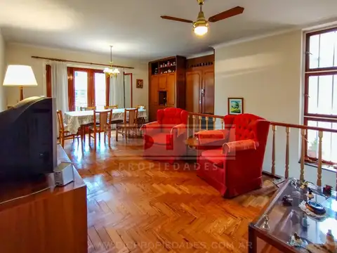 Piran 24 entre Av. Santa Fe y Tres Sargentos