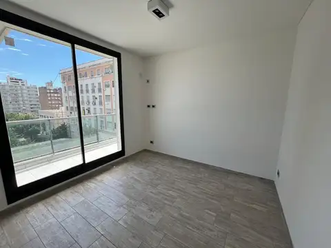 EN VENTA - DEPARTAMENTO DOS DORMITORIOS CON BALCON AL FRENTE - PICHINCHA, ROSARIO