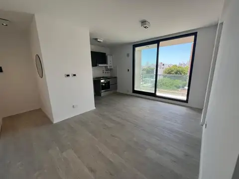 EN VENTA - DEPARTAMENTO DOS DORMITORIOS CON BALCON AL FRENTE - PICHINCHA, ROSARIO