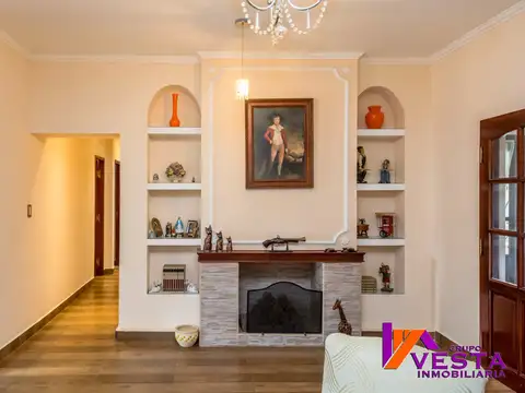 Casa en Venta con 2 cocheras