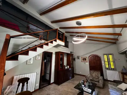 Casa en Venta con 2 cocheras