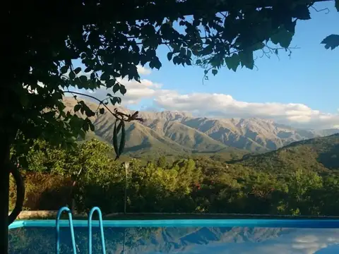 Casa 9 ambientes con 2 baños