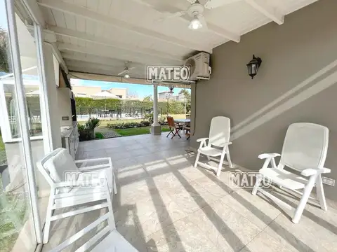 Casa en Venta con 2 cocheras