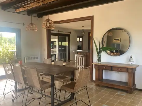 VENTA CASA 6 AMBIENTES LOTE INTERNO PILETA LAGO AMPLIA LUMINOSO BARRIO EL CAZAL PERMUTA APTO CREDITO