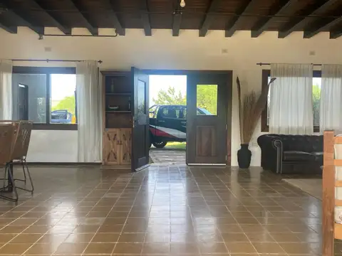 Casa 6 ambientes con 4 baños